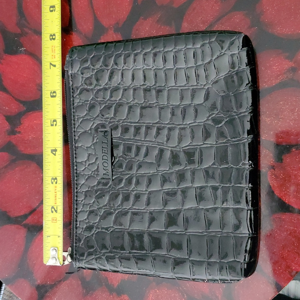 Modella - black crocodile textured bag